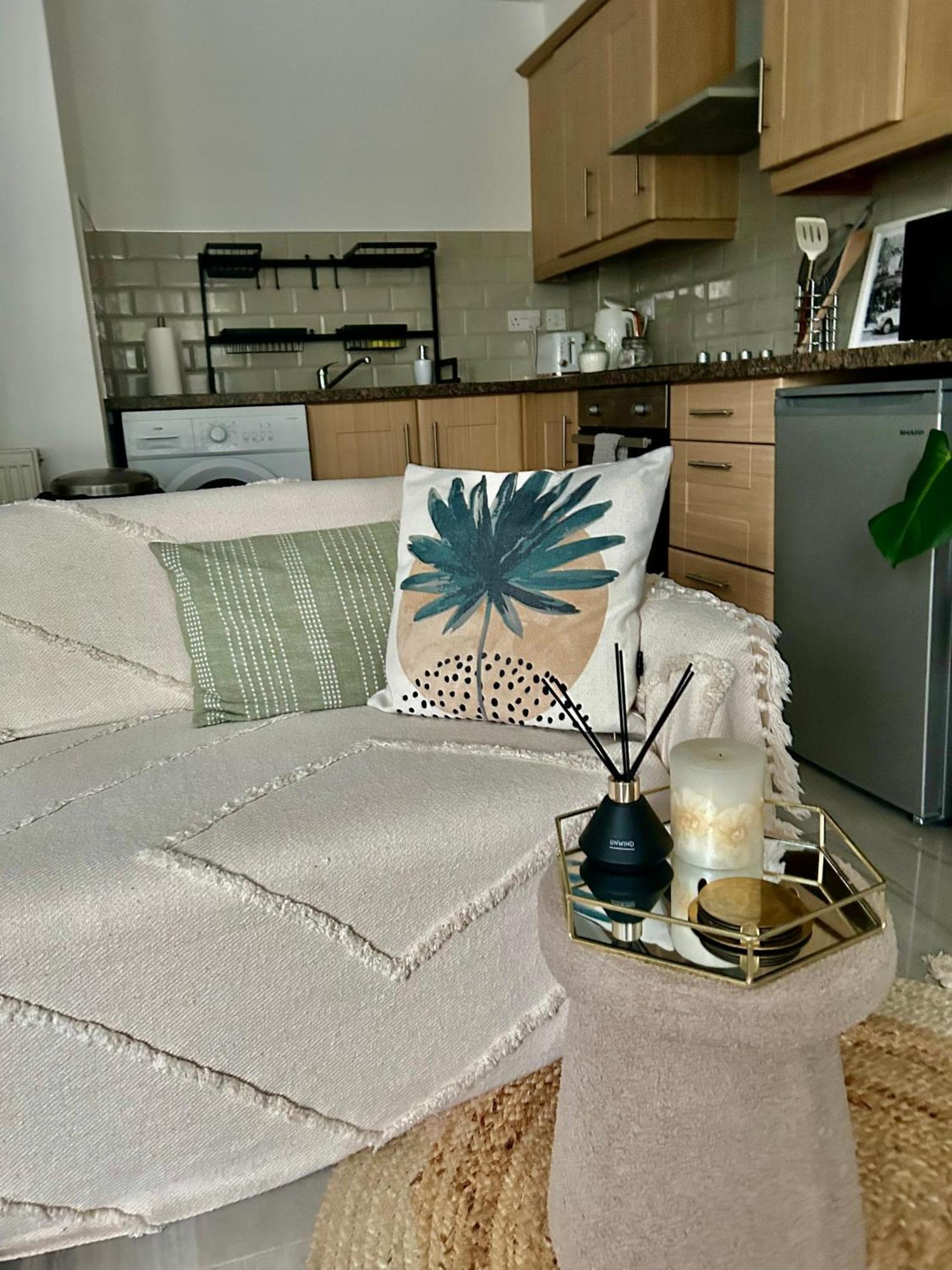 Dawley Modern 2 Bed Apartment With Free Parking And Netflix מראה חיצוני תמונה