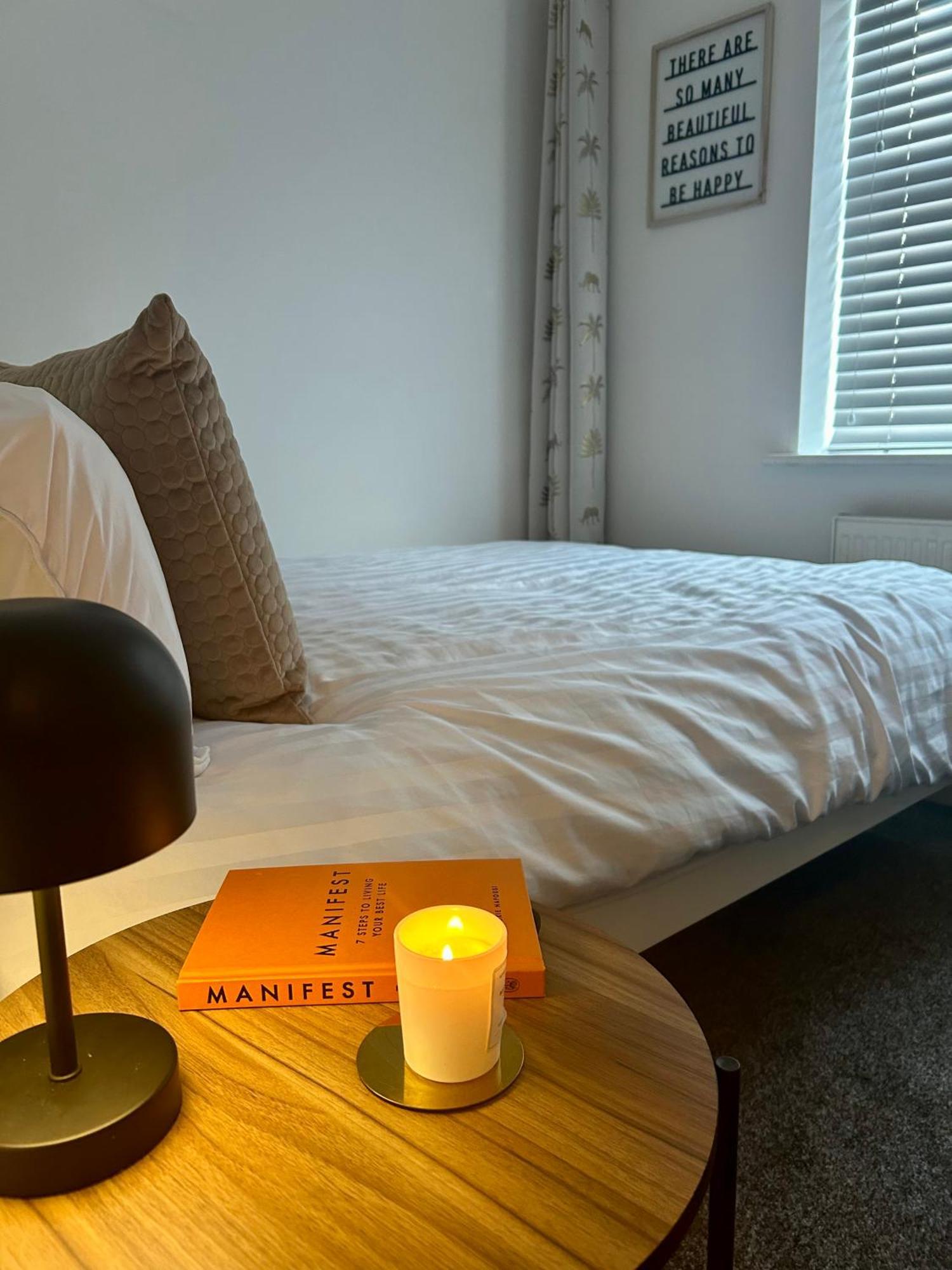 Dawley Modern 2 Bed Apartment With Free Parking And Netflix מראה חיצוני תמונה
