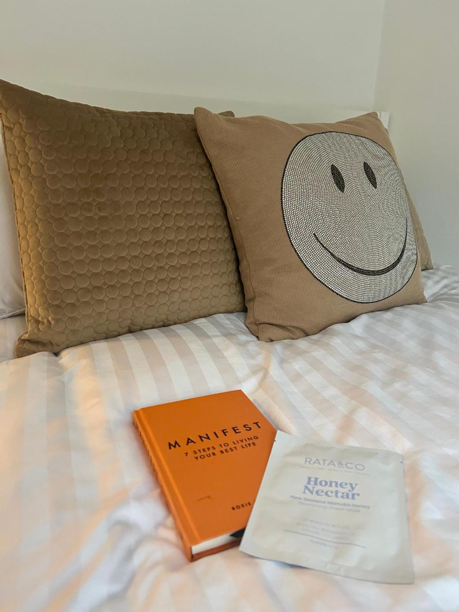 Dawley Modern 2 Bed Apartment With Free Parking And Netflix מראה חיצוני תמונה