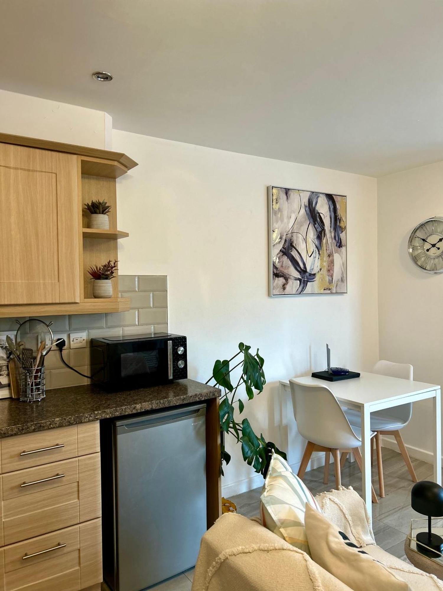 Dawley Modern 2 Bed Apartment With Free Parking And Netflix מראה חיצוני תמונה