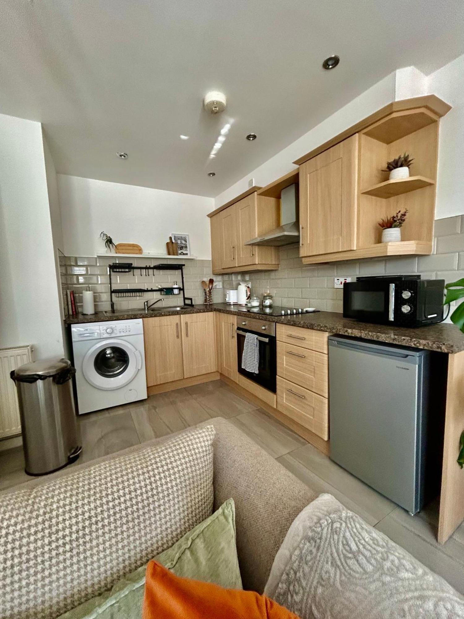 Dawley Modern 2 Bed Apartment With Free Parking And Netflix מראה חיצוני תמונה
